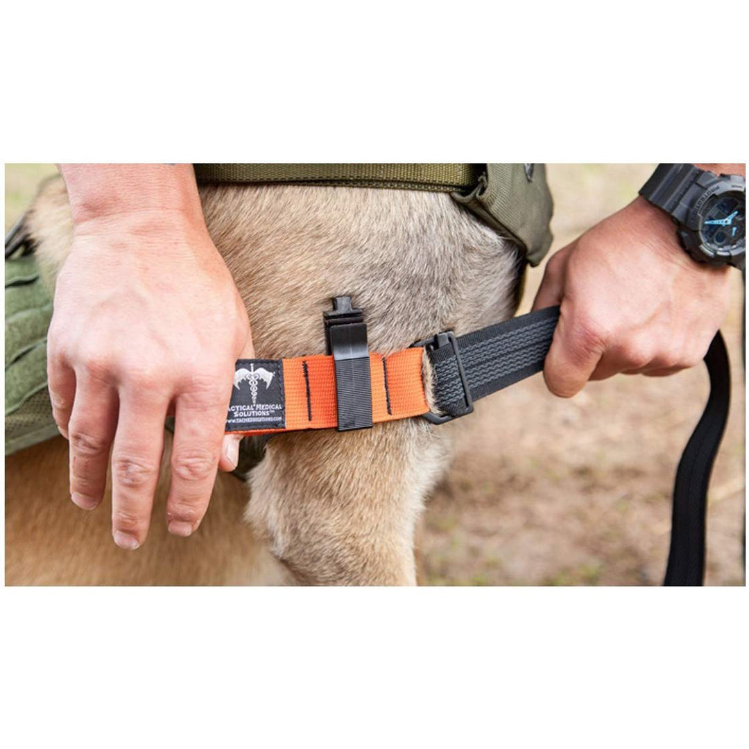 K9 tourniquet being applied on the front leg of a dog